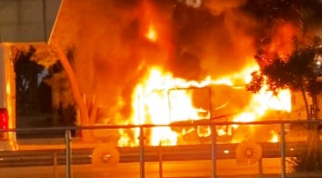 Yolcu minibüsü alev alev yandı, sürücü yaralandı