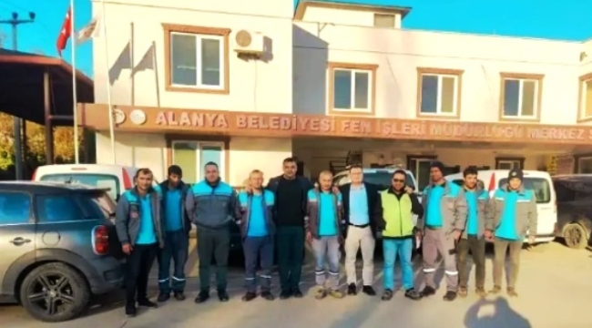 Alanya Belediyesi'nde çalışan işçiler iş bırakıyor