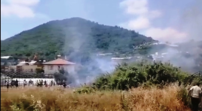 Alanya'da çalılık alanda çıkan yangın söndürüldü