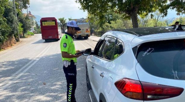 Alanya Emniyeti kurallara uymayan sürücüleri affetmedi 