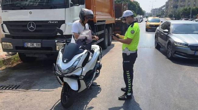 Alanya polis 15 motosikleti trafikten men etti