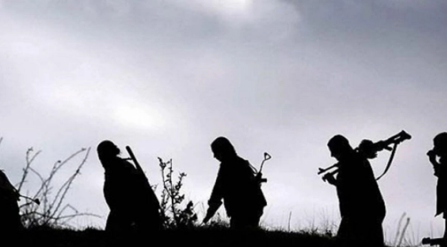 Terör örgütü PKK, silahlarını bırakıp yaktı