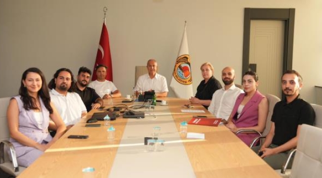 ALANYA KENT KONSEYİ GENÇLİK MECLİSİ PROJELERİNİ BELEDİYE BAŞKANI ÖZÇELİK'E SUNDU