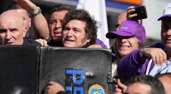 Arjantin Devlet Başkanı Milei'nin konvoyuna taşlı saldırı