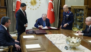 Cumhurbaşkanı Erdoğan YAŞ kararlarını imzaladı: Genelkurmay Başkanlığı'na Orgeneral Selçuk Bayraktaroğlu atandı