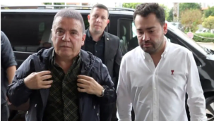 Muhittin Böcek'in oğlu havalimanında gözaltına alındı