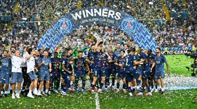 Paris Saint-Germain, Süper Kupa'yı ilk kez müzesine götürdü