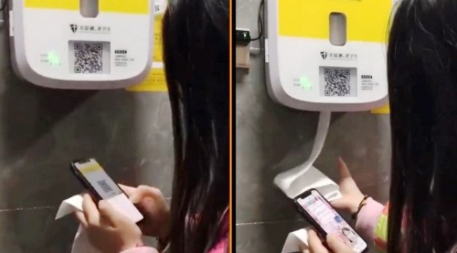 Çin'deki kamuya açık tuvaletlerin bazılarında tuvalet kağıdı çekebilmek için reklam izlemeniz gerekiyor.