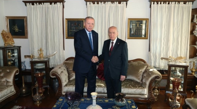 Cumhurbaşkanı Recep Tayyip Erdoğan, Milliyetçi Hareket Partisi Genel Başkanı Devlet Bahçeli'yi konutunda ziyaret etti.
