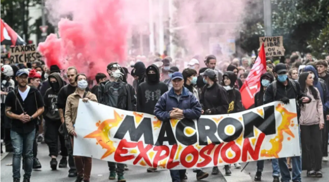 Fransa'da son yılların en büyük grevi: 800 bin kişi sokağa çıkıyor