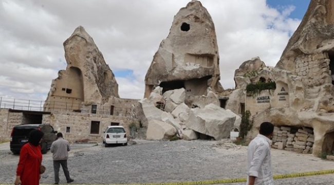 Nevşehir'de milyonlarca yıllık peri bacası çöktü