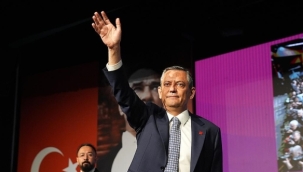 Özgür Özel 22. Olağanüstü Kurultay'da yeniden CHP Genel Başkanlığına seçildi