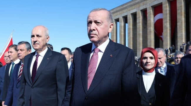 Cumhurbaşkanı Erdoğan başkanlığındaki devlet erkanı Anıtkabir'i ziyaret etti