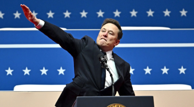 Elon Musk tarihe geçti: Dünyanın ilk 'yarım trilyoner'i oldu