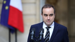 Fransa'da 26 gün görevde kalan Başbakan Lecornu istifa etti