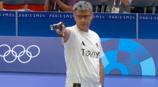 Yusuf Dikeç altın madalyayı yine ekipmansız kazandı