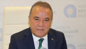 Muhittin Böcek, acil olarak hastaneye kaldırıldı