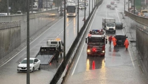 Alanya'yı sağanak vurdu: Cadde ve sokakları su bastı