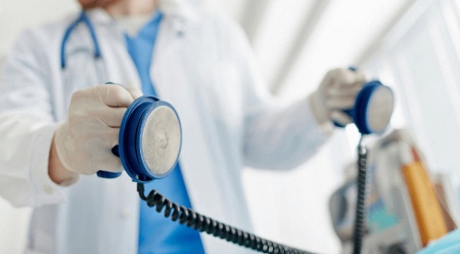 Sağlık Bakanı açıkladı: Havalimanı ve AVM'lere otomatik şok cihazları geliyor