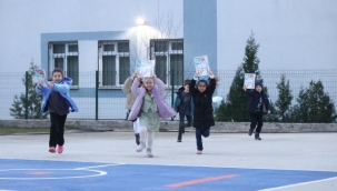 Yaklaşık 18 milyon öğrenci karnelerini alarak yarıyıl tatiline girdi