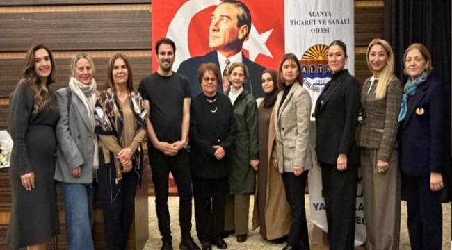 Alanya'da aile içi iletişim ve eşler arası uyum söyleşisi gerçekleştirildi.