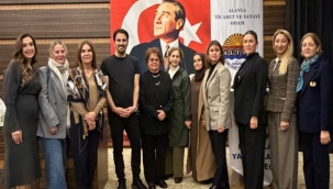 Alanya'da aile içi iletişim ve eşler arası uyum söyleşisi gerçekleştirildi.