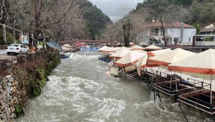 Dimçayı taştı, işletmeler su altında kaldı hasarın boyutu dronla görüntülendi