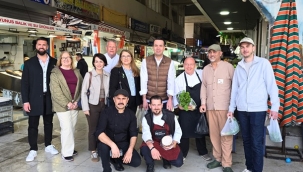 DÜNYACA ÜNLÜ ŞEFLER ALANYA PAZARINDA:  'ÜÇ USTA TEK MUTFAK' İÇİN YEREL LEZZET AVINA ÇIKTILAR