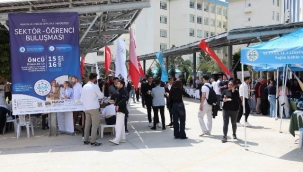 ALKÜ'LÜ ÖĞRENCİLER SEKTÖRLERLE BULUŞTU