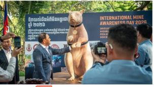 Dünyada ilk: Ünlü mayın temizleme faresinin heykeli dikildi