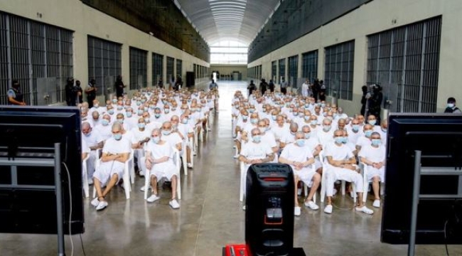 El Salvador'da MS-13 çetesinin toplu yargılaması başladı: 47 bin suçtan yargılanıyorlar