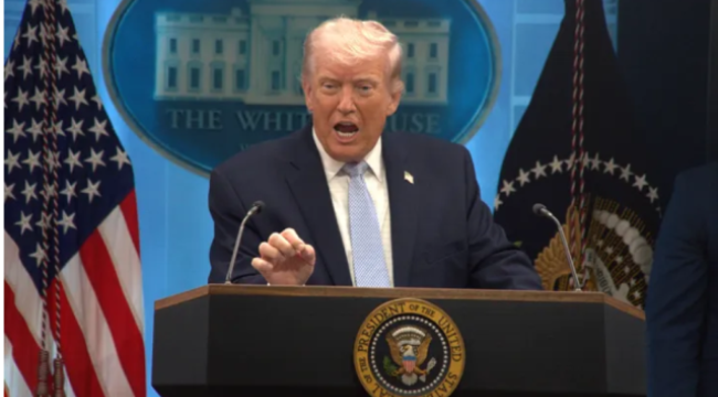 Trump: "İran işleri yoluna koyamıyor, akıllanmaları gerek"