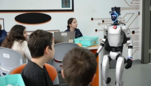 Türkiye'nin nüfusa kaydedilen ilk robotu şimdi de işe başladı