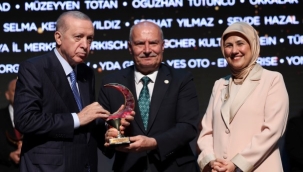 ATO BAŞKANI GÜRSEL BARAN, TÜRK KIZILAY'IN "YILIN KAMU KURUMU BAĞIŞÇISI" ÜÇÜNCÜLÜK ÖDÜLÜNÜ CUMHURBAŞKANI RECEP TAYYİP ERDOĞAN'IN ELİNDEN ALDI…