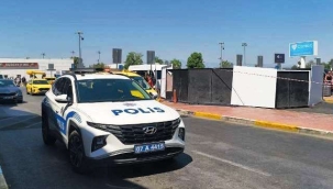 Antalya Havalimanı'nda silahlı saldırı: Bir kadın hayatını kaybetti