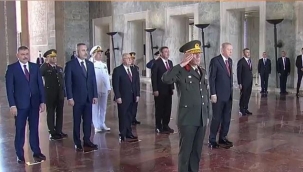 Yüksek Askeri Şura üyeleri Anıtkabir'de: Cumhurbaşkanı Erdoğan, özel defteri imzaladı