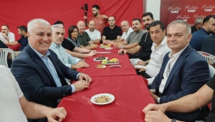 ALTSO Başkanı ve Başkan Adayı Eray Erdem ile ekibi, Mustafa Tuna'nın seçim ofisini ziyaret ederek başarılar diledi. 