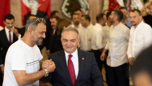 Panikle konuştu seceresi döküldü